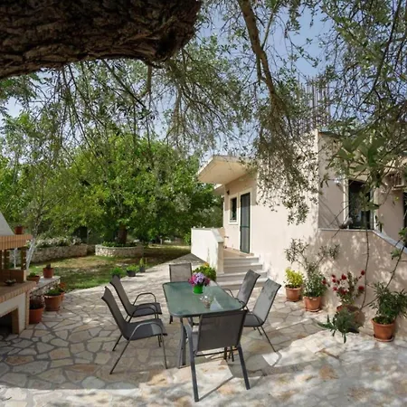 Nikis - Lefkada Private Parking بيت للعطل